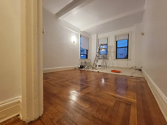 Rented by David Francis New York LLC | media 8