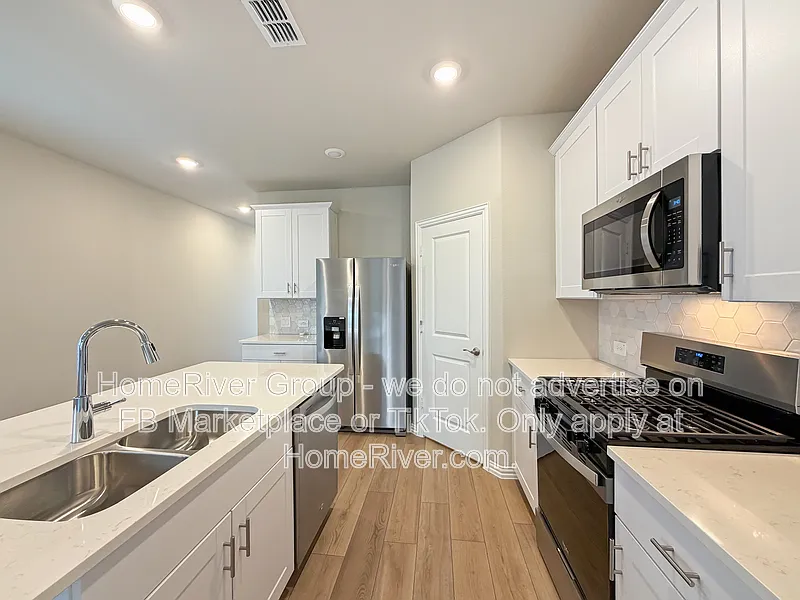 3 bed, 2.0 bath, 1533 sqft, $2,185 — Photo 2