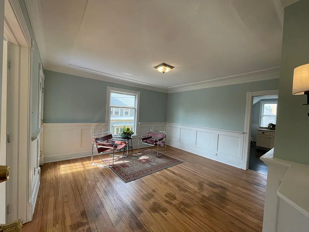547 Lyon St NE — Photo 3