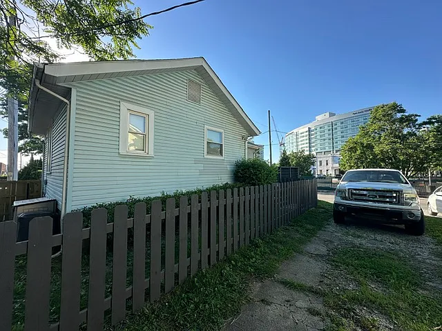 655 Jackson St — Photo 25
