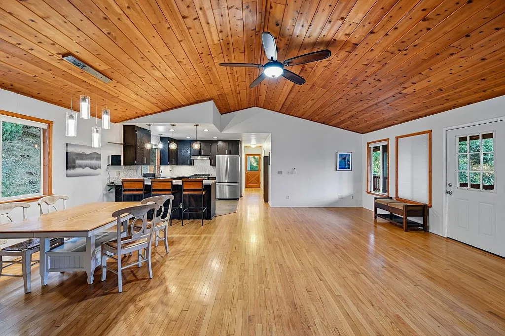 2 bed, 1250 sqft, $2,600 — Photo 4