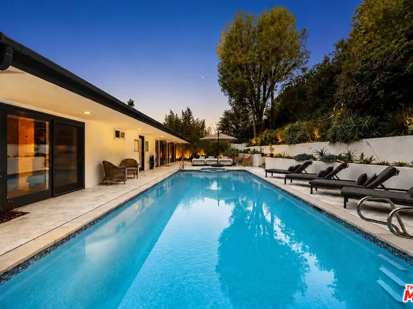 8670 Allenwood Rd, Los Angeles, CA 90046