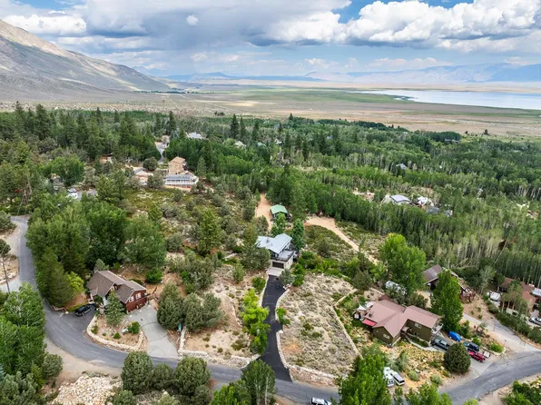 575 Juniper Dr, Crowley Lake, CA 93546