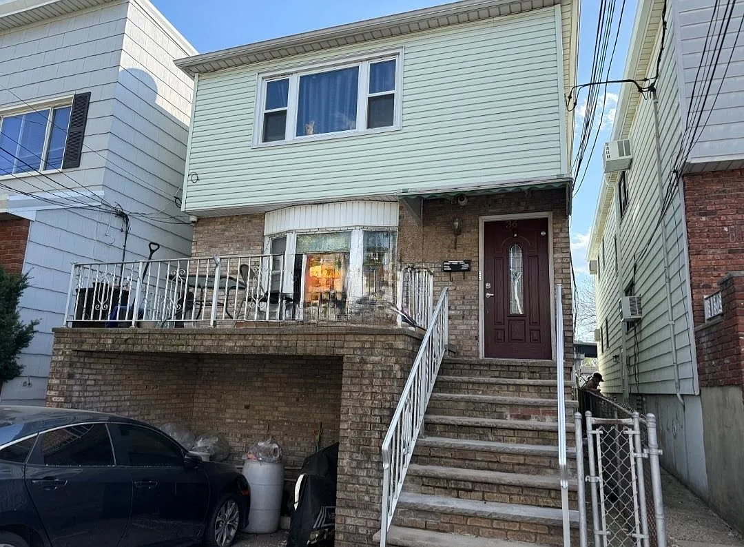 4 bed, 2.0 bath, $3,100 — Photo 1