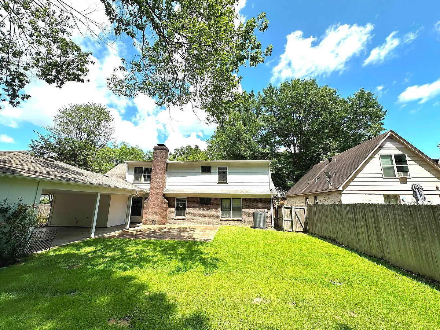 Spacious Germantown home! Fully Fenced! Walking distance to Farmington Elementary. Small pets are... — Photo 3