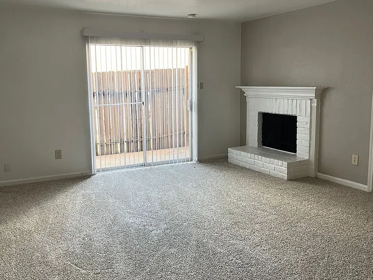 Emerald Cove Apartments — Photo 143