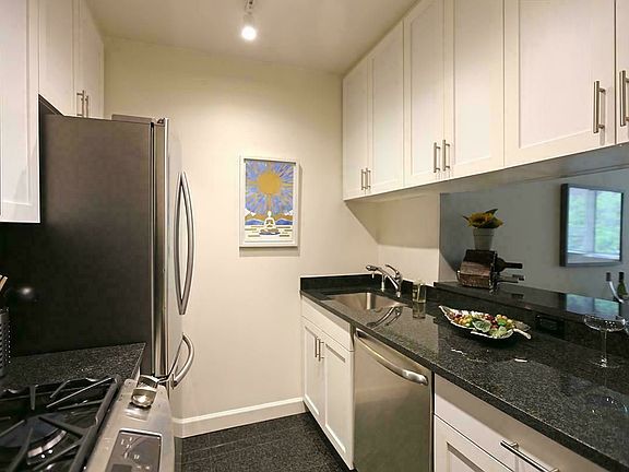 3rd image of 333 E 56th St APT 12A