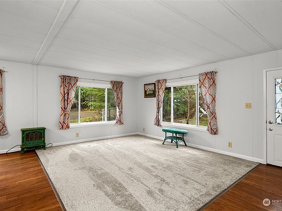 5th image of 61 E Larchmount