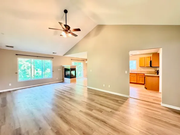 14262 Shadywood Dr #32, Sterling Heights, MI 48312