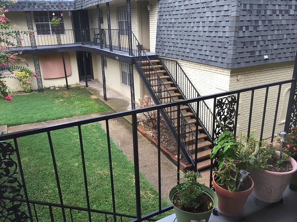 Cozy courtyard view