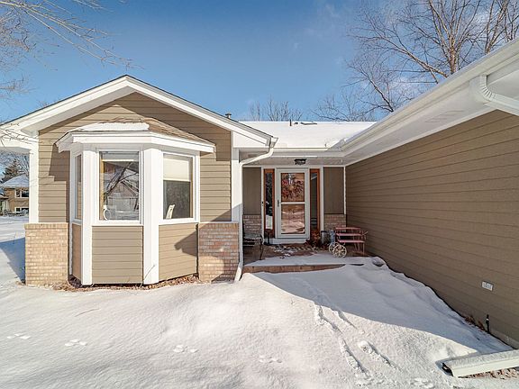 3rd image of 179 Gladstone Cir