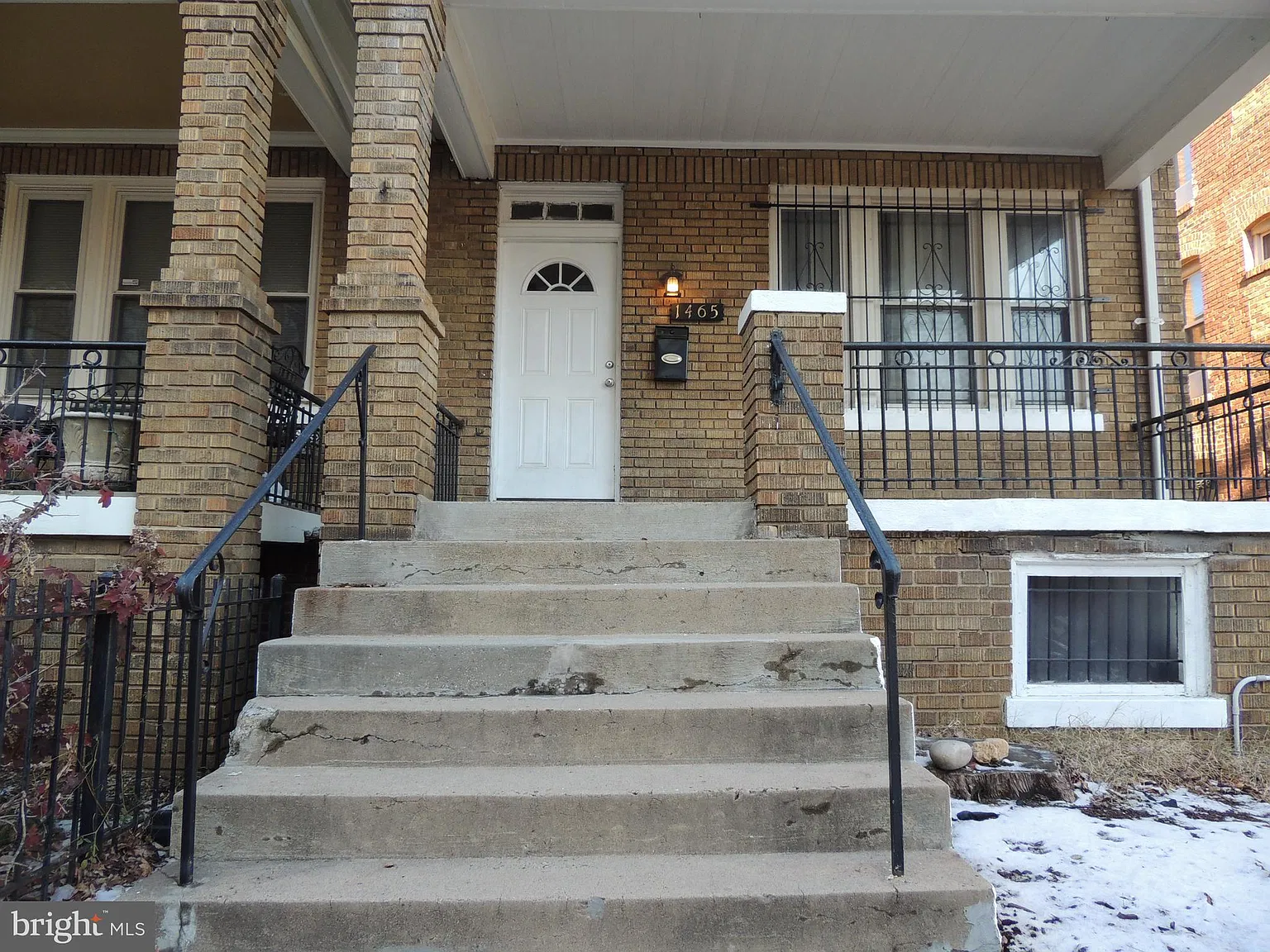3 bed, 2.0 bath, 2350 sqft, $3,700 — Photo 2