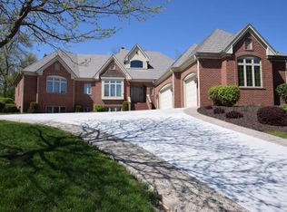 N78W12890 Country Club Ct, Menomonee Falls, WI 53051