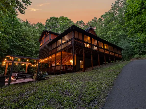 220 Solar Dr, Blue Ridge, GA 30513