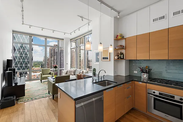 Sold by SERHANT. | media 4