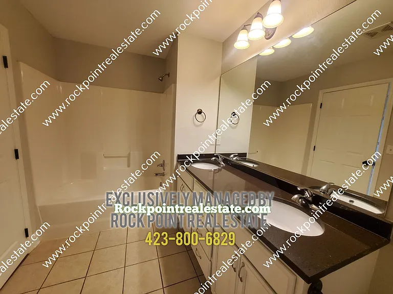 1130 Maple Tree Ln — Photo 20