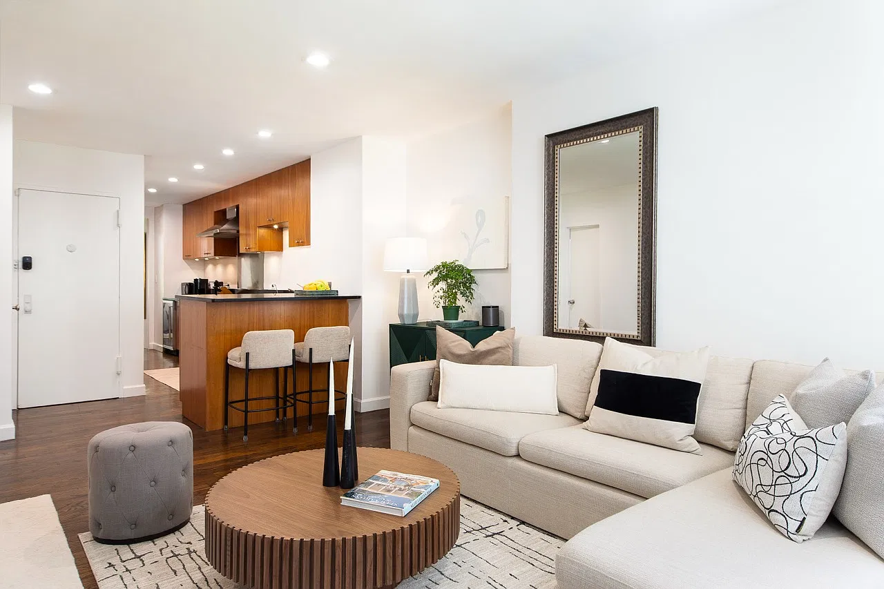 323 East 51st Street — Photo 4