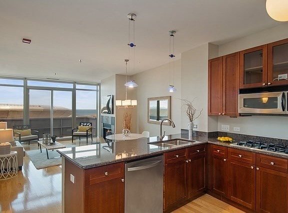 3rd image of 1515 S Prairie Ave Unit 1408