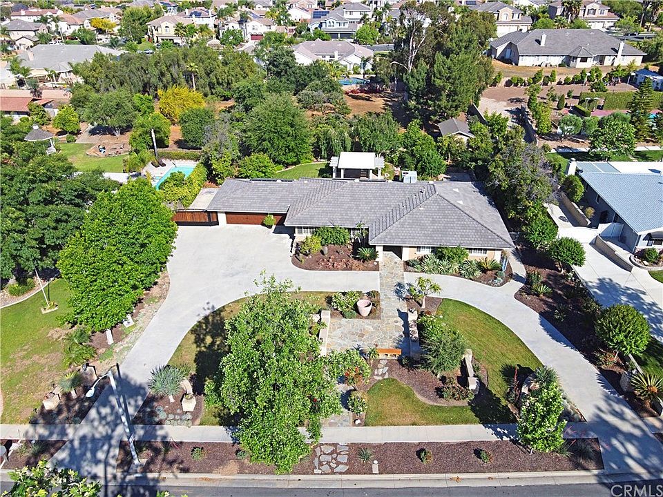 2nd image of 3051 Sonrisa Dr