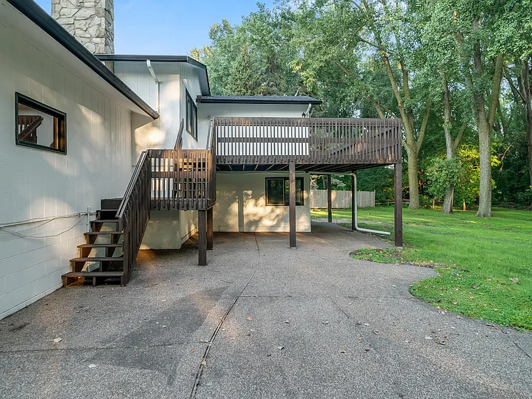 7416 Candlewood Dr N — Photo 28