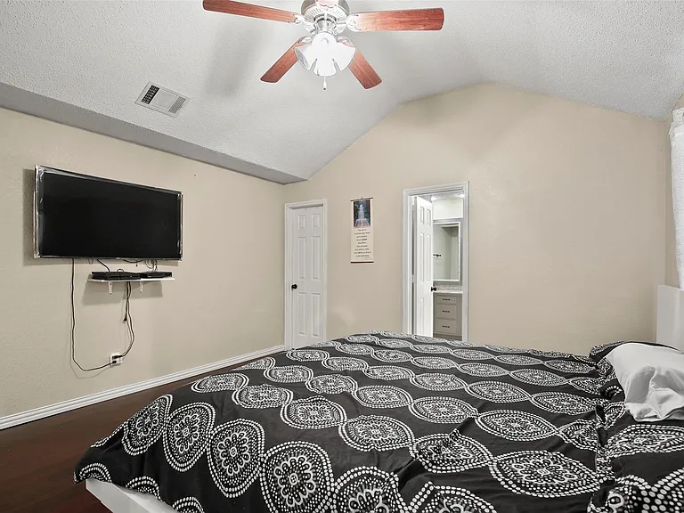 2226 Crystal Creek Ln — Photo 16