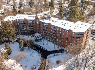 300 River Rd APT 501, Manchester, NH 03104