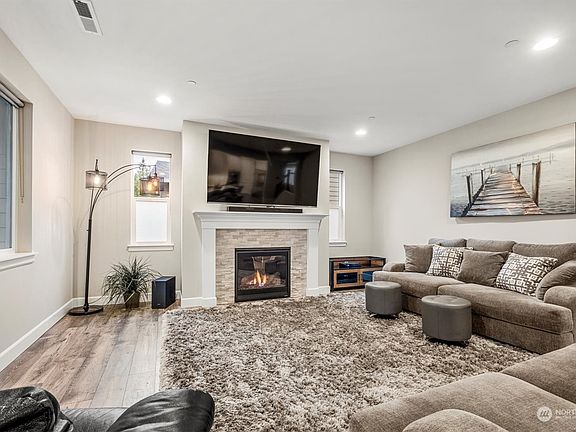 4th image of 13521 196th Avenue E
