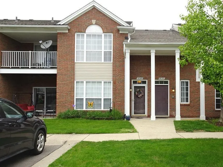 16373 Grandview Dr — Photo 1
