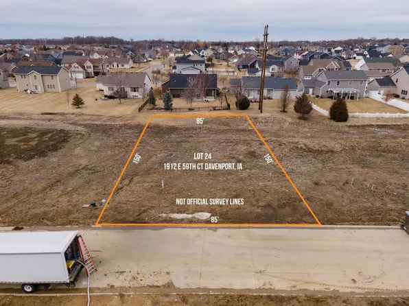 1912 E 59th Ct, Davenport, IA 52807