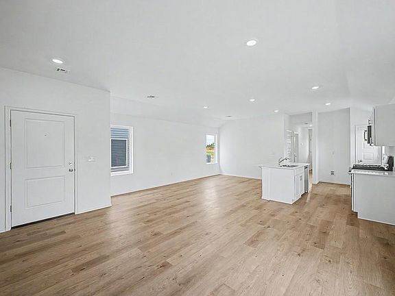 4th image of 3644 Maggie Rd