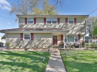 5 Valley Pl, Hazlet, NJ 07730