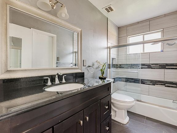4th image of 2207 Briarview Dr