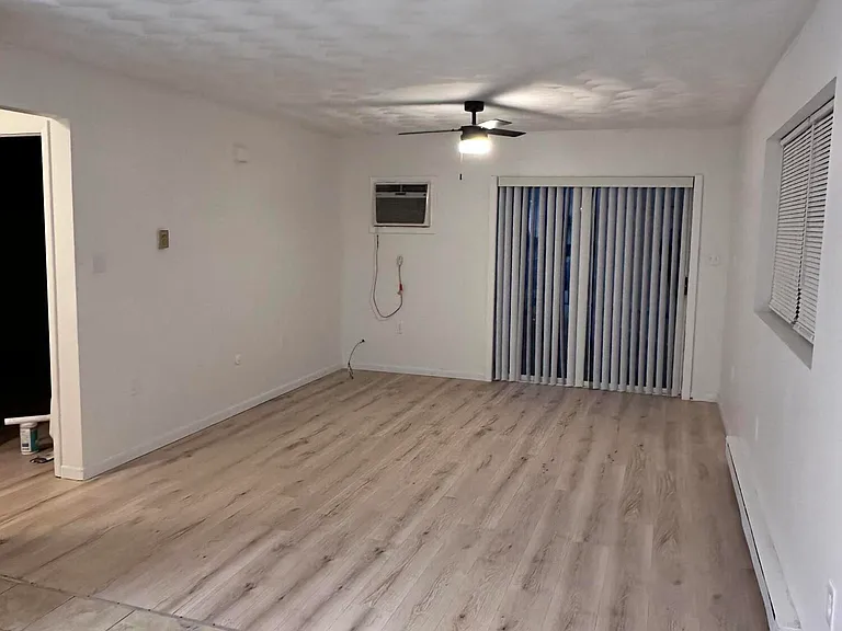 1215 Lori Ln — Photo 11