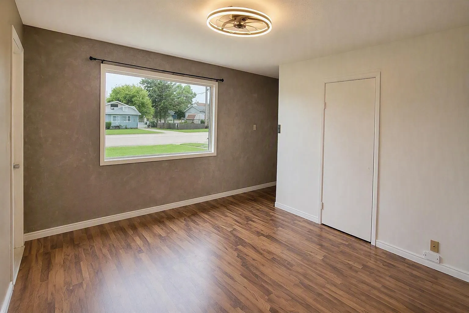 2 bed, 900 sqft, $1,950 — Photo 1