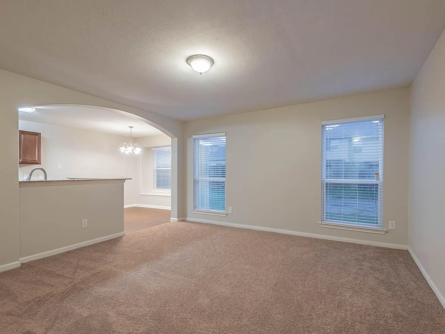 4 bed, 2.5 bath, 1488 sqft, $1,700 — Photo 4