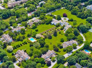 155 Hill St APT 3, Southampton, NY 11968