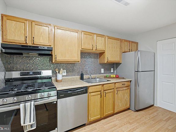 5th image of 485 N Armistead St APT 202