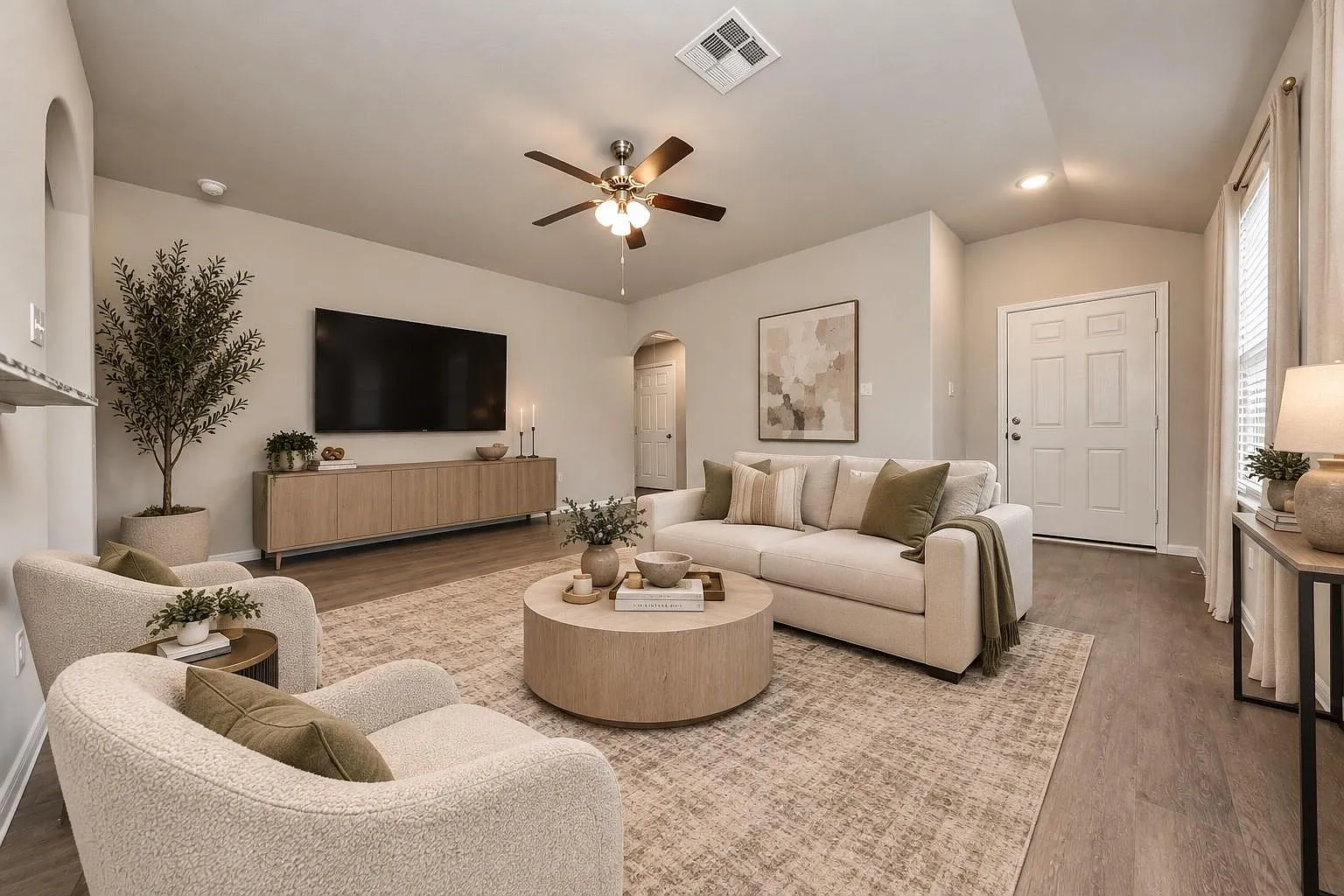 3 bed, 2.0 bath, 1368 sqft, $1,800 — Photo 1