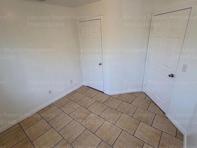 3017 Potomac Ave — Photo 12