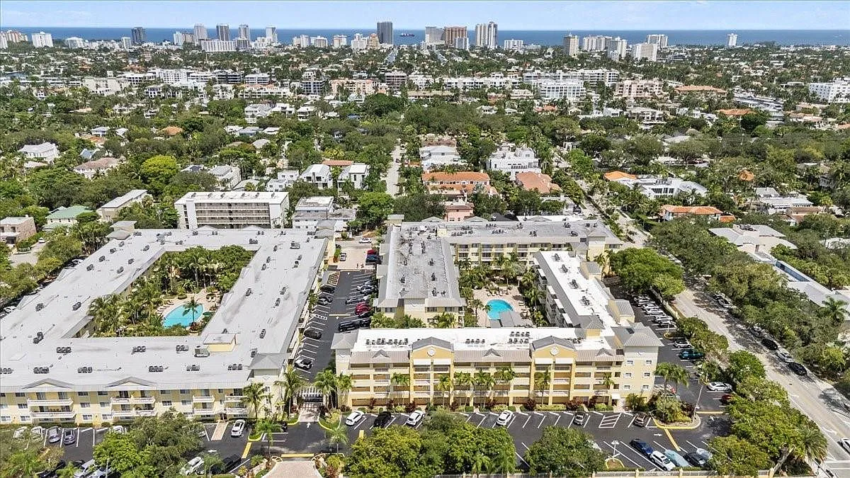 2 bed, 2.0 bath, 960 sqft, $3,200 — Photo 1
