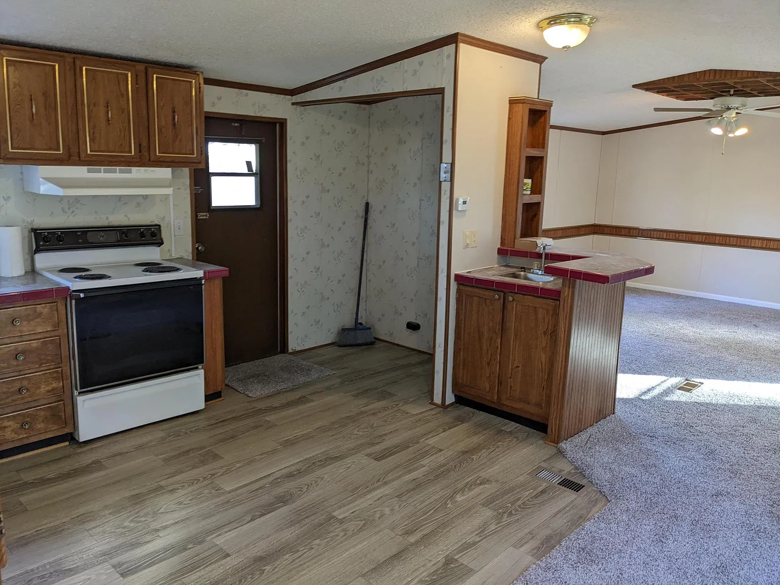 2 bed, 1056 sqft, $1,150 — Photo 4