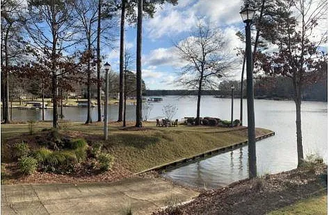 4 bed, 2.5 bath, 1748 sqft, $2,100 — Photo 3