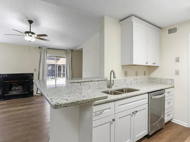 310 Granville Ct NE #1 — Photo 8