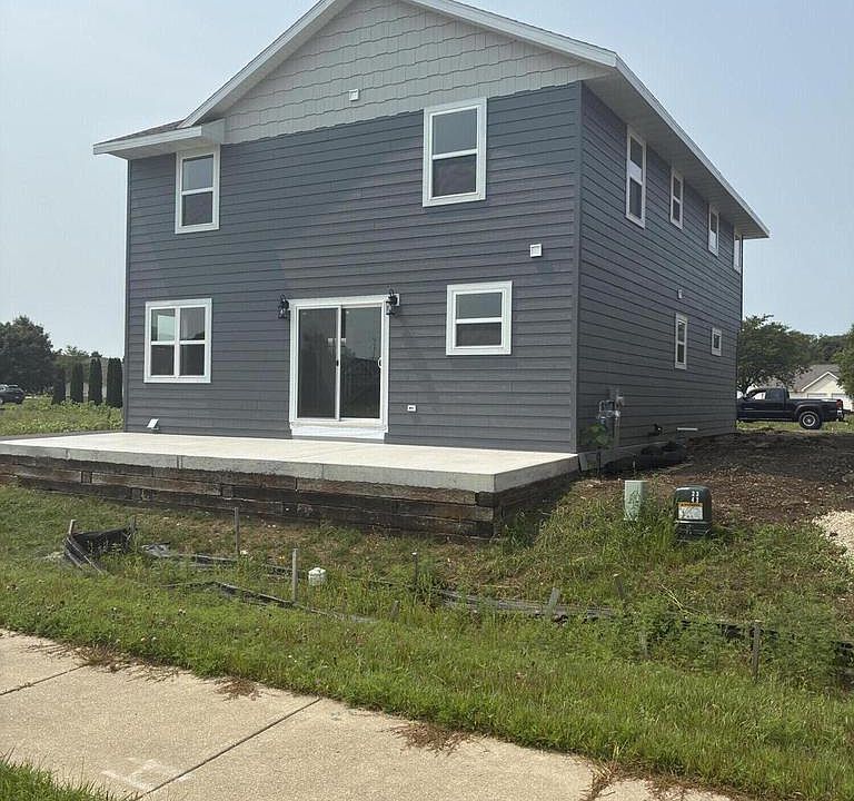 1st image of 811 Arthur DRIVE