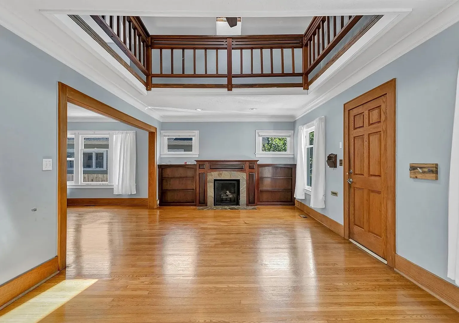 Beautiful historic 4 bed home near downtown Salem! — Photo 2