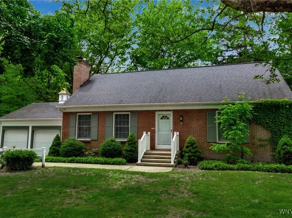 131 Idlewood Dr, Orchard Park, NY 14127