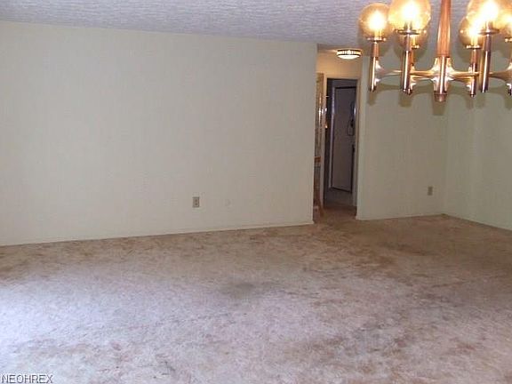 5th image of 520 Meredith Ln APT 205