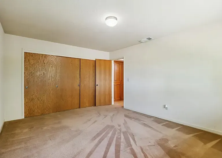 1112 Schauer Ct — Photo 9