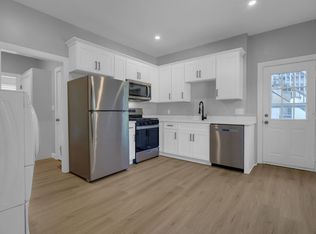 163 Curve St APT A, Millis, MA 02054