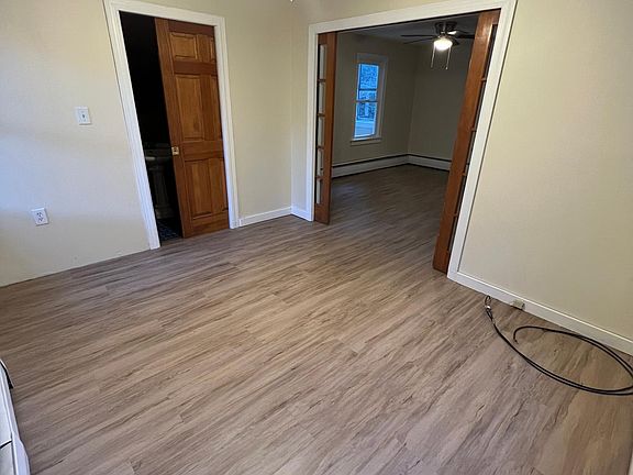 5th image of 1424 Hollow St